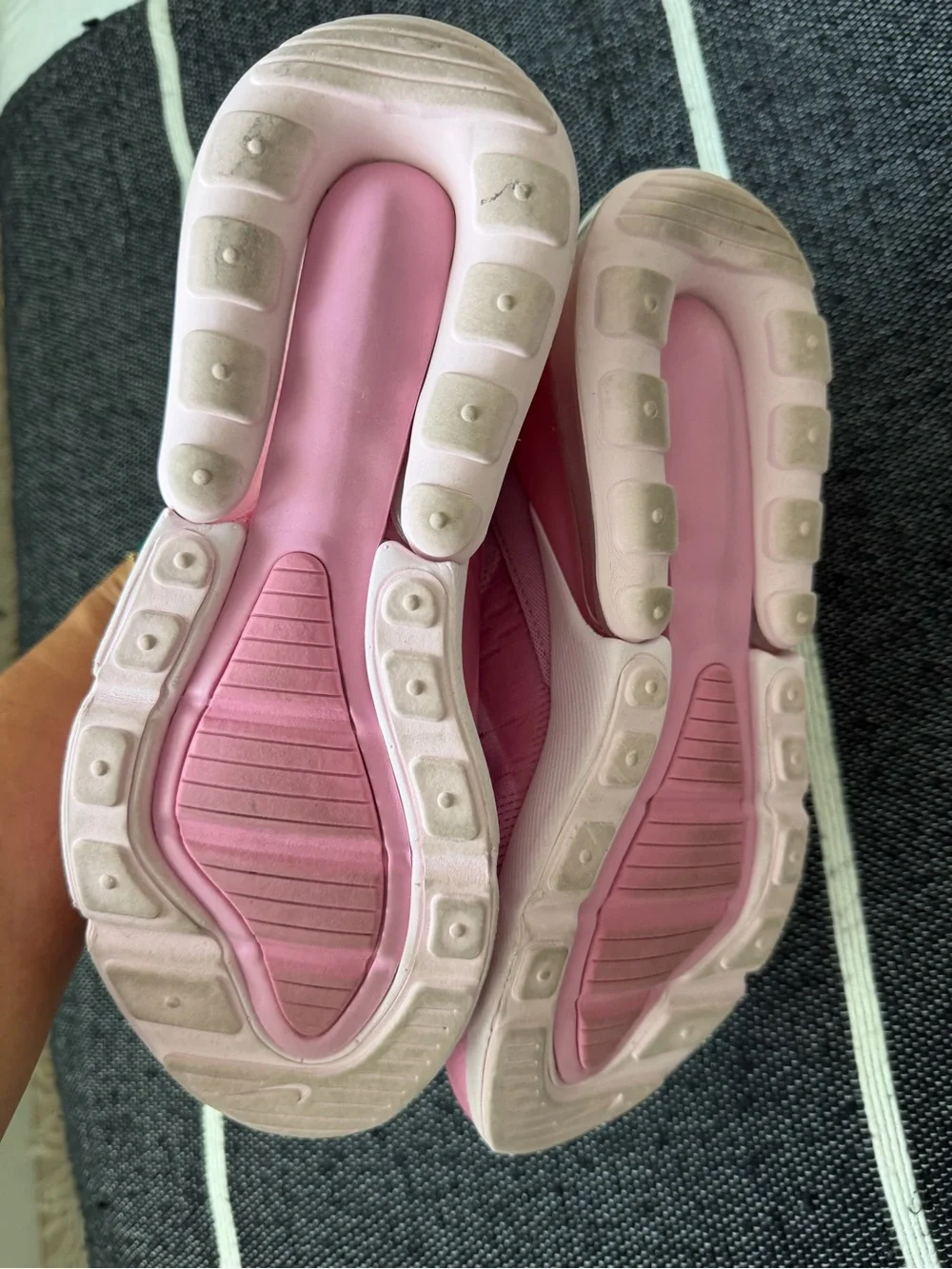 Nike AirMax 270 BIG KID 5.5 which is a women’s 6.6/7 runs narrow EUC